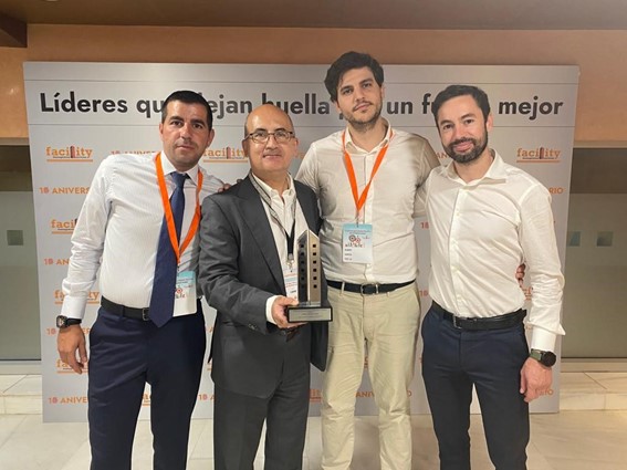 Premio a la innovación para Iris JG Premio a la innovación para Iris JG