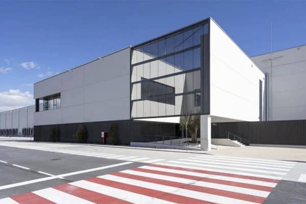 Estudio de optimización constructiva y energética de naves logísticas